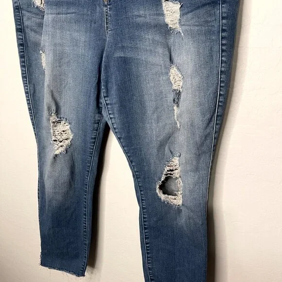 *SOLD* Torrid Premium Distressed 3 Button Jegging Jeans Size 22R #58 - Picture 3 of 6